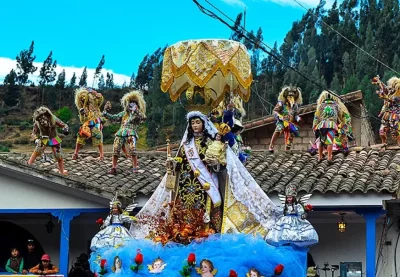Festividad Virgen del Carmen en Paucartambo: Una Explosión de Fe y Cultura en los Andes