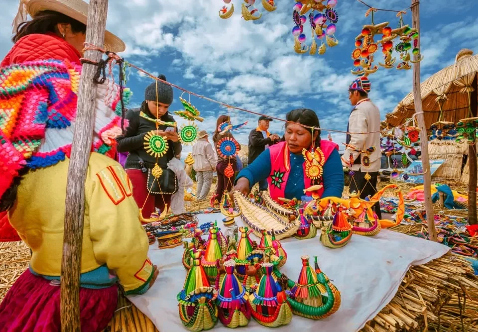 Artesanías de Puno: Tesoros de la Mano de los Maestros Artesanos