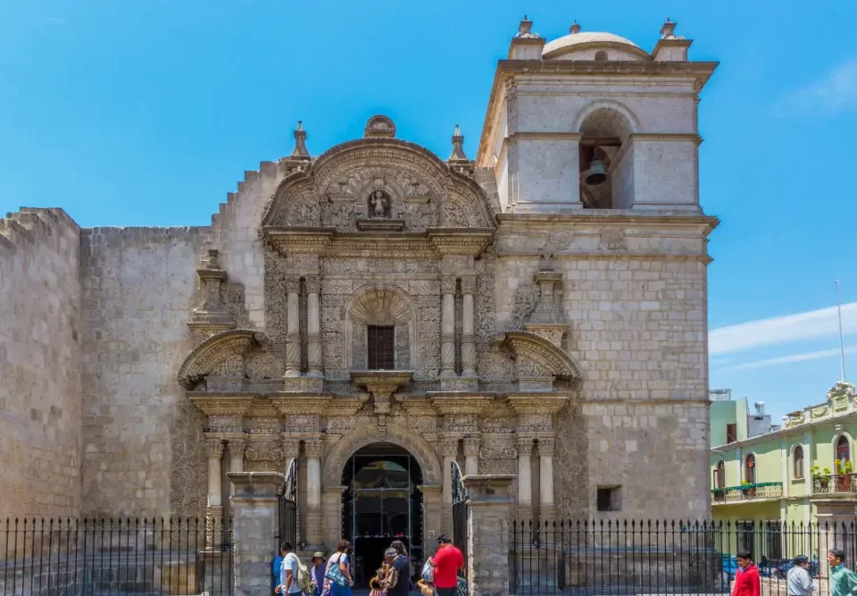 Complejo de la Compañía de Jesús: Explora la Herencia Jesuita en Arequipa