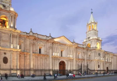 La Catedral de Arequipa: Monumento de Fe en Piedra Volcánica