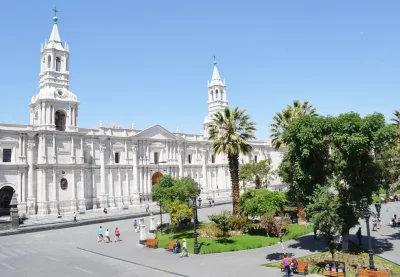 Plaza de Armas de Arequipa: Corazón Histórico y Cultural