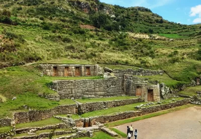 Tambomachay: Santuario Inca del Agua y Renovación